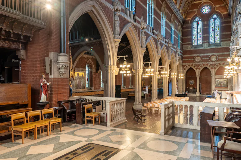 Striking Central London Church, CH132 (photo 16)