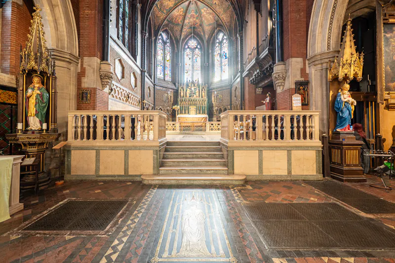 Striking Central London Church, CH132 (photo 8)