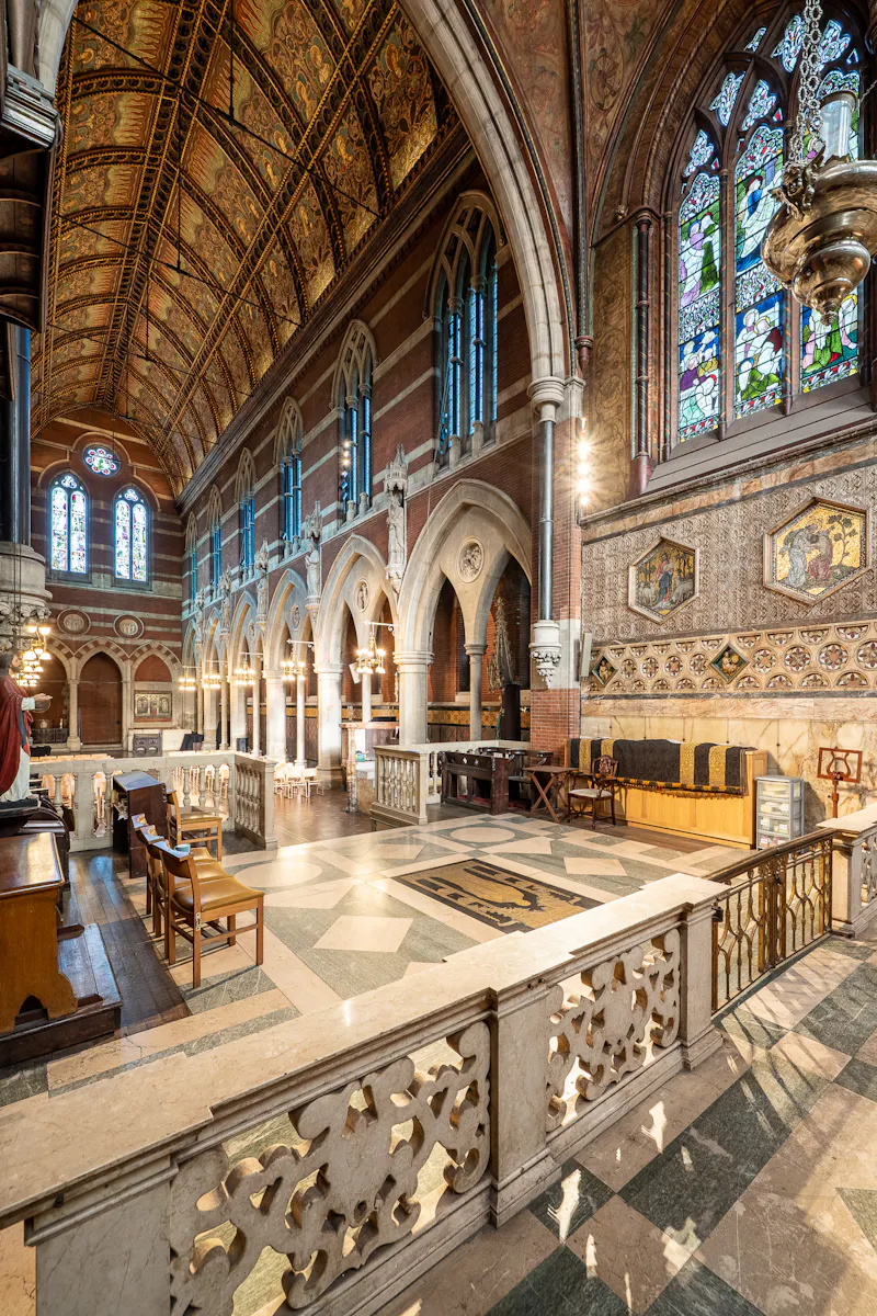 Striking Central London Church, CH132 (photo 14)