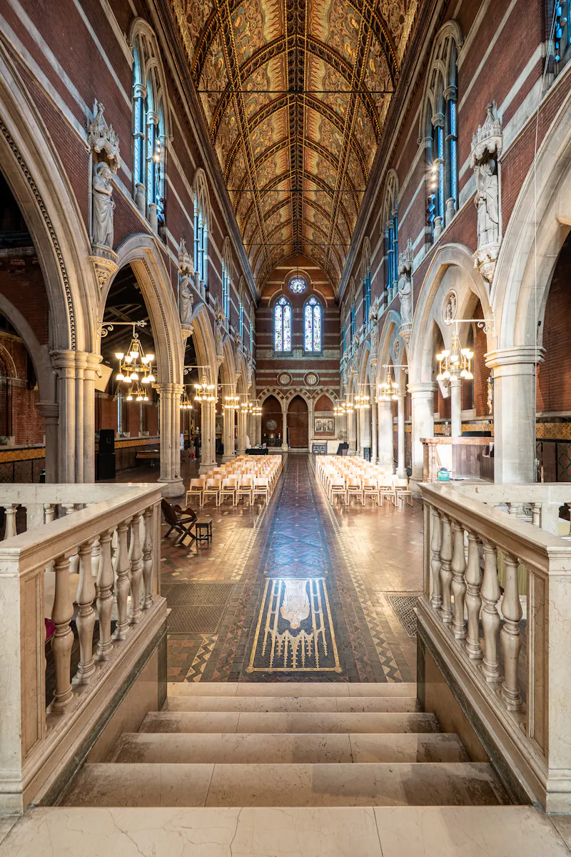 Striking Central London Church, CH132 (photo 18)