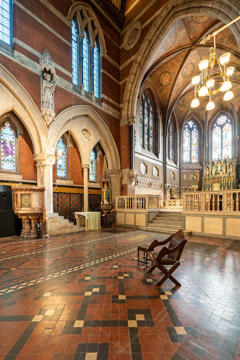 Striking Central London Church, CH132 (photo 19)
