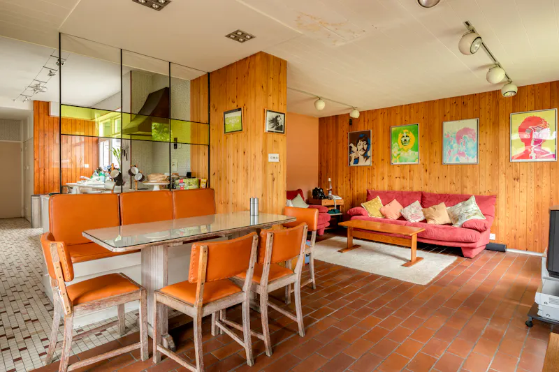 Living Room at Mid-century Hampstead Home, D2914 (photo 14)