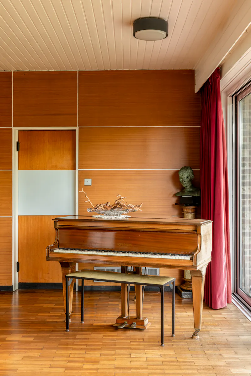 Piano at Mid-century Hampstead Home, D2914 (photo 5)