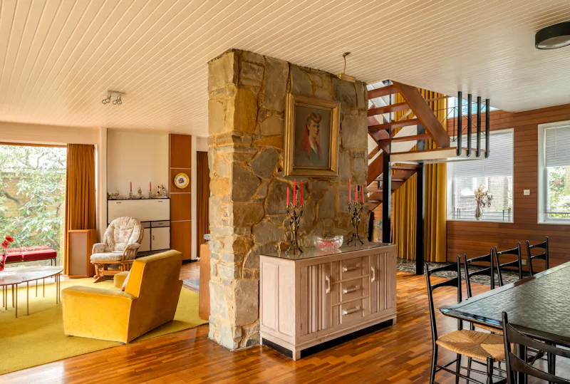Exposed brick at Mid-century Hampstead Home, D2914 (photo 10)