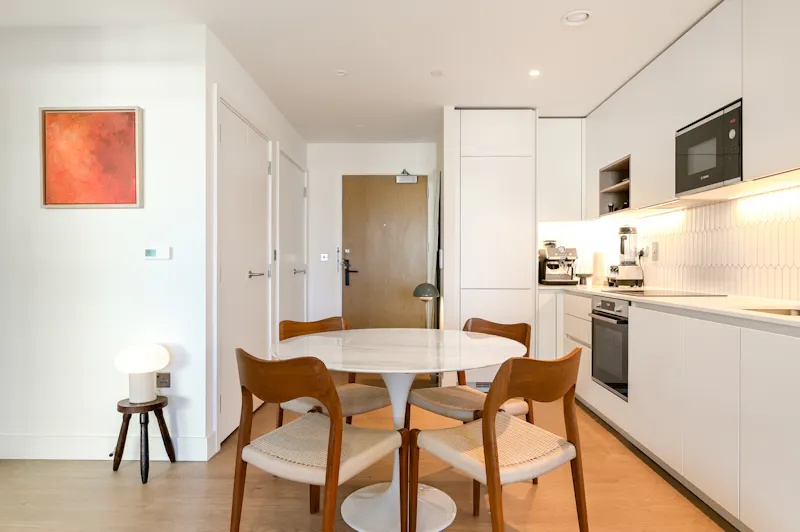 Stylishly Curated Wembley Flat, F1287 (photo 6)