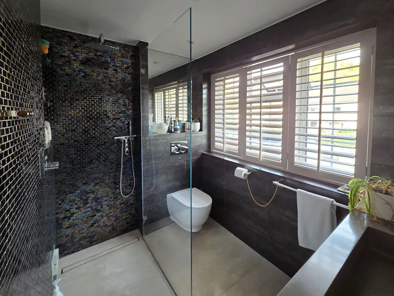 Bathroom at Vacant Dulwich Family Home, D2916 (photo 25)