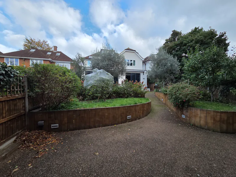 Vacant Dulwich Family Home, D2916 (photo 44)