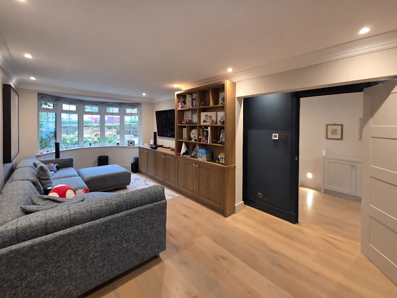 Vacant Dulwich Family Home, D2916 (photo 12)
