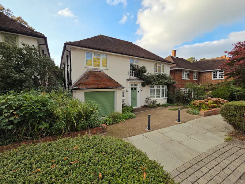 Vacant Dulwich Family Home, D2916 (photo 45)