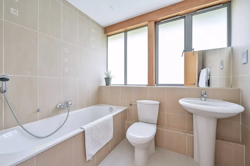 Bath at North Dulwich Family Home, D2917 (photo 33)