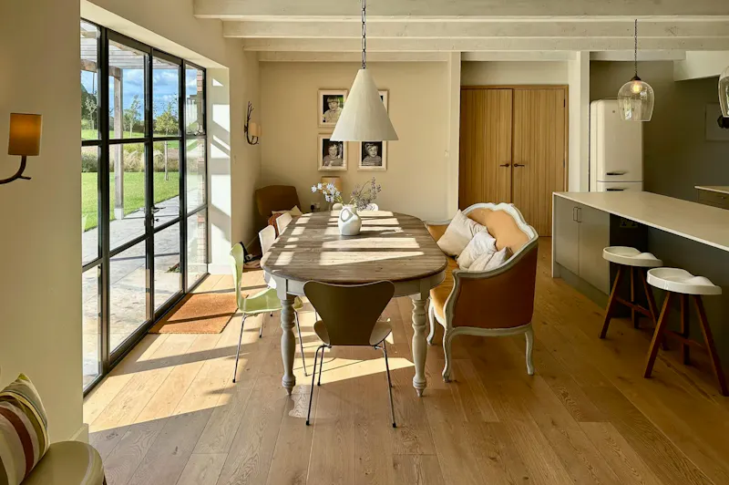 Dining room at Modern Ashley Country House, D2919 (photo 4)